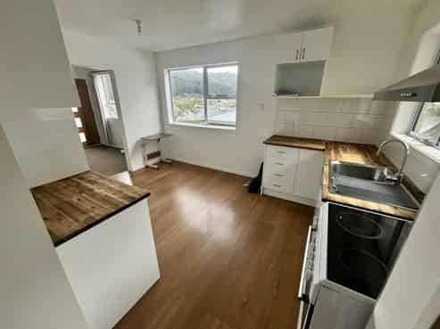 1/6 Naseby Grove, Wainuiomata