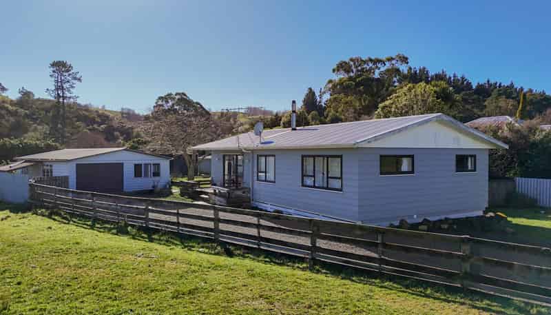 166 West Road, Mauriceville