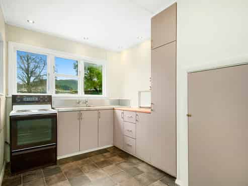 30 Roberts Street, Tawa