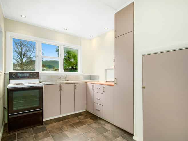 30 Roberts Street, Tawa