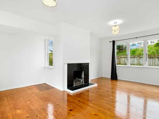 30 Roberts Street, Tawa