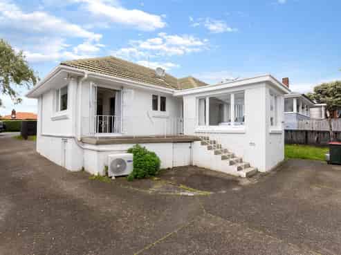 199 Hillsborough Road, Hillsborough