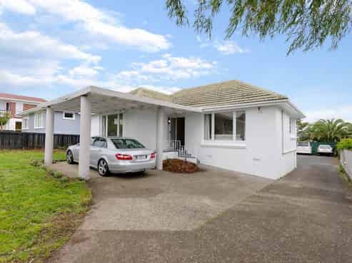 199 Hillsborough Road, Hillsborough
