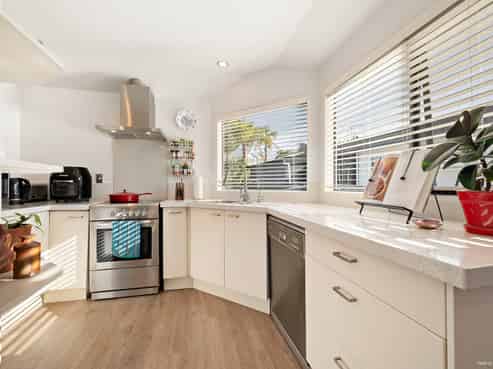 6/12 Wernham Place, Northcote