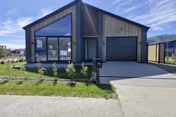 121 Wooing Tree Avenue, Cromwell