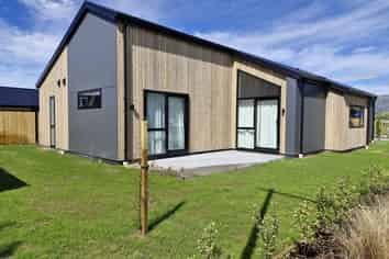 121 Wooing Tree Avenue, Cromwell