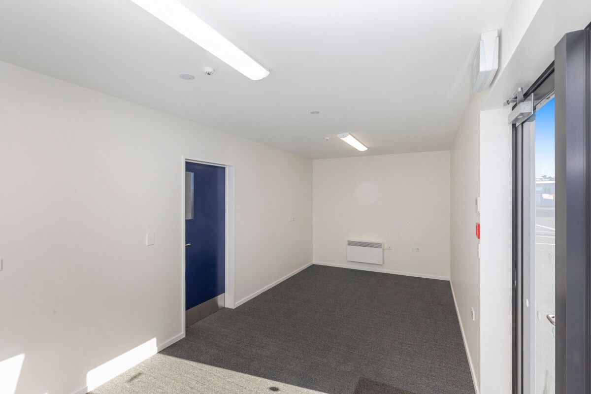 New Unit with Secure Yard - Vista 5