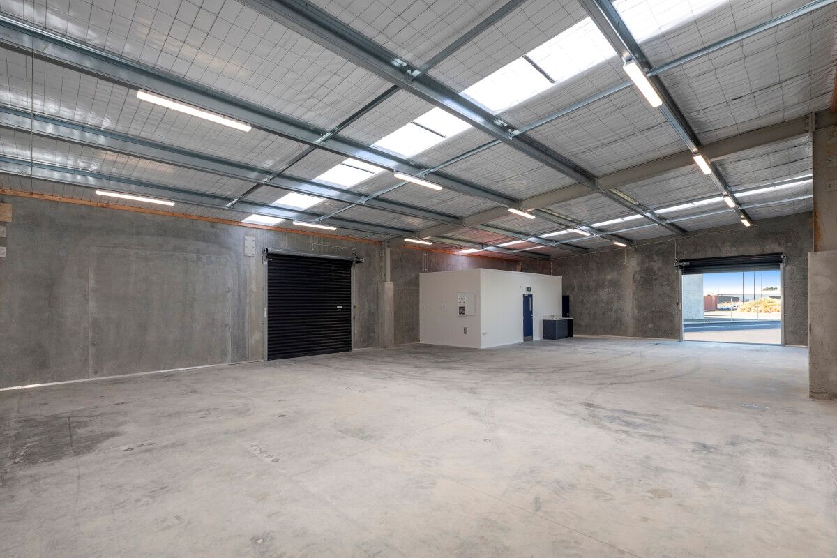 New Unit with Secure Yard - Vista 3