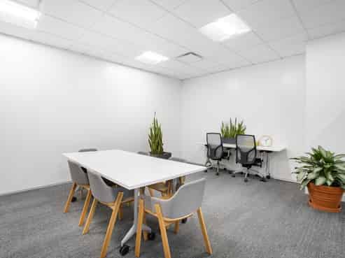 Office space for 2 in Spaces 86 Customhouse Quay 
