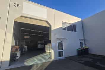 Modern Warehouse Unit in Sydenham