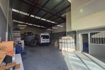 Modern Warehouse Unit in Sydenham