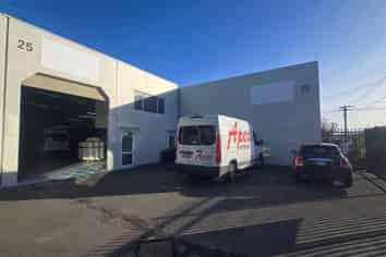 Modern Warehouse Unit in Sydenham