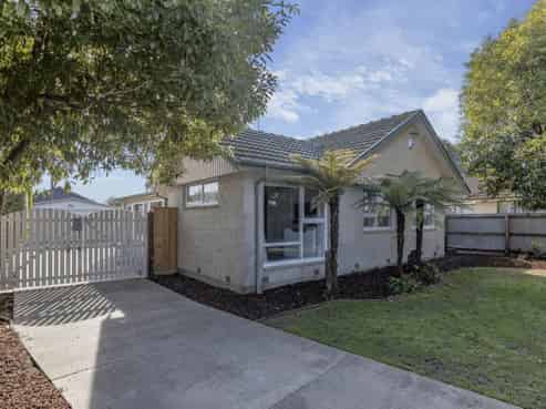 24 Woodend Road, Woodend