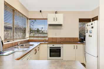 3 Balmoral Drive, Hilltop