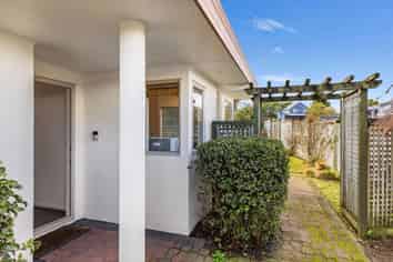 3 Balmoral Drive, Hilltop