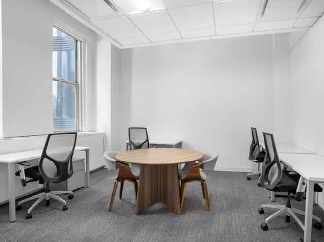 Office space for 4 in Spaces 86 Customhouse Quay 