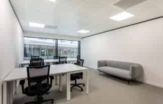 Office space for 1 person in 86 Customhouse Quay 