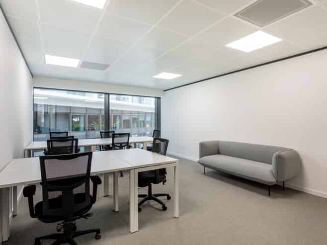 Office space for 1 person in 86 Customhouse Quay 