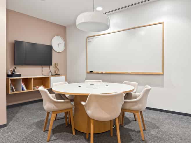 Office space for 5 persons in 86 Customhouse Quay 