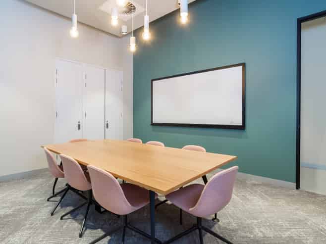 Office space for 5 persons in 86 Customhouse Quay 