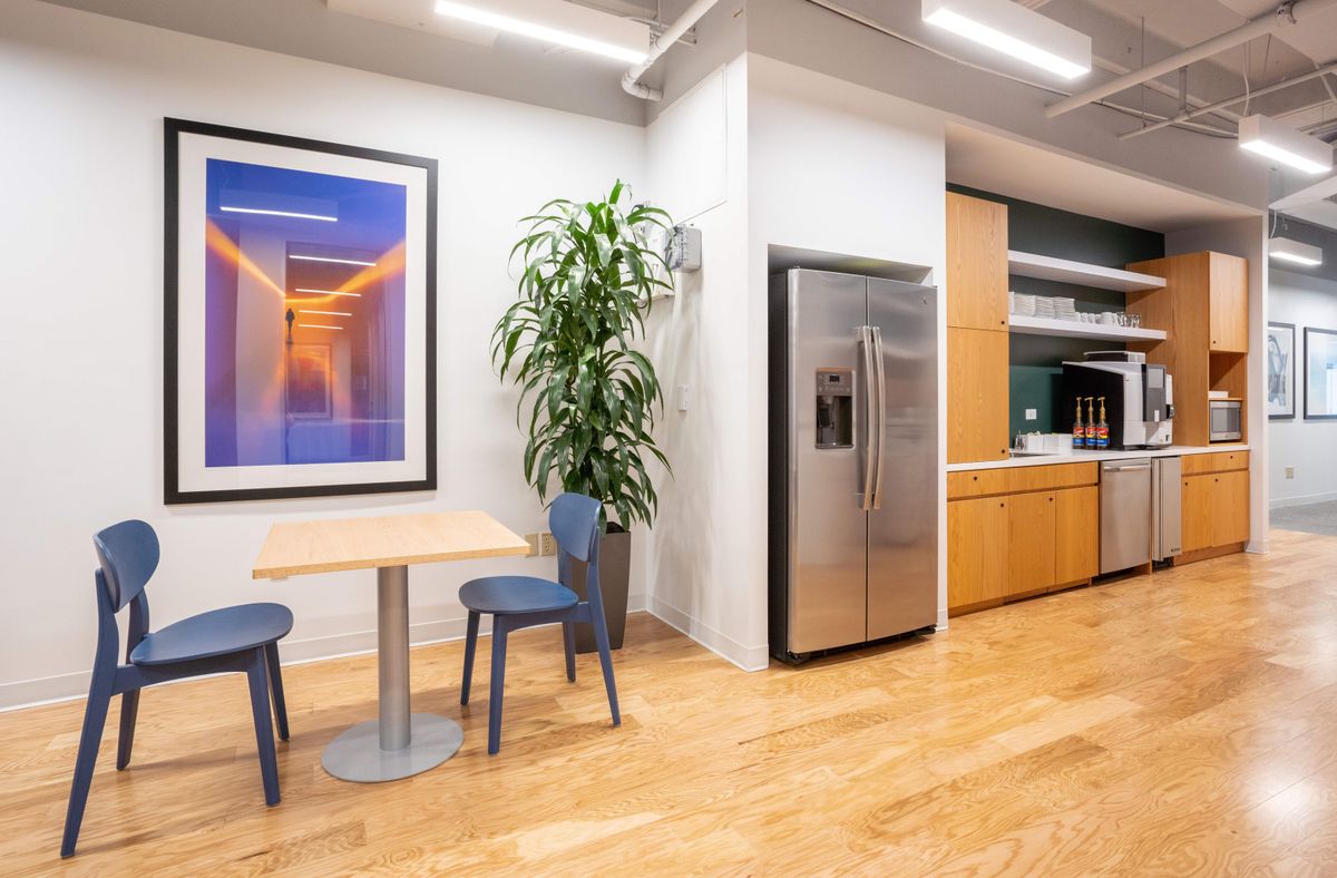 Office space for 5 persons in 86 Customhouse Quay - Daha fazla