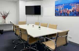 Office space for 10 persons in 86 Customhouse Quay