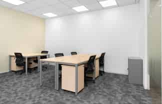 Office space for 15 persons in 86 Customhouse Quay