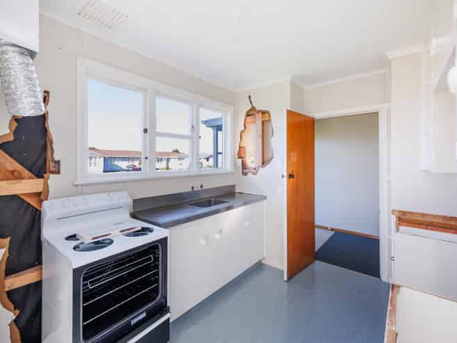 37 Stephens Crescent, Highbury