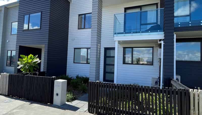 164 Squadron Drive, Hobsonville