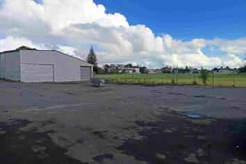 400sqm sealed yard now available 