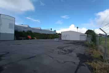 400sqm sealed yard now available 