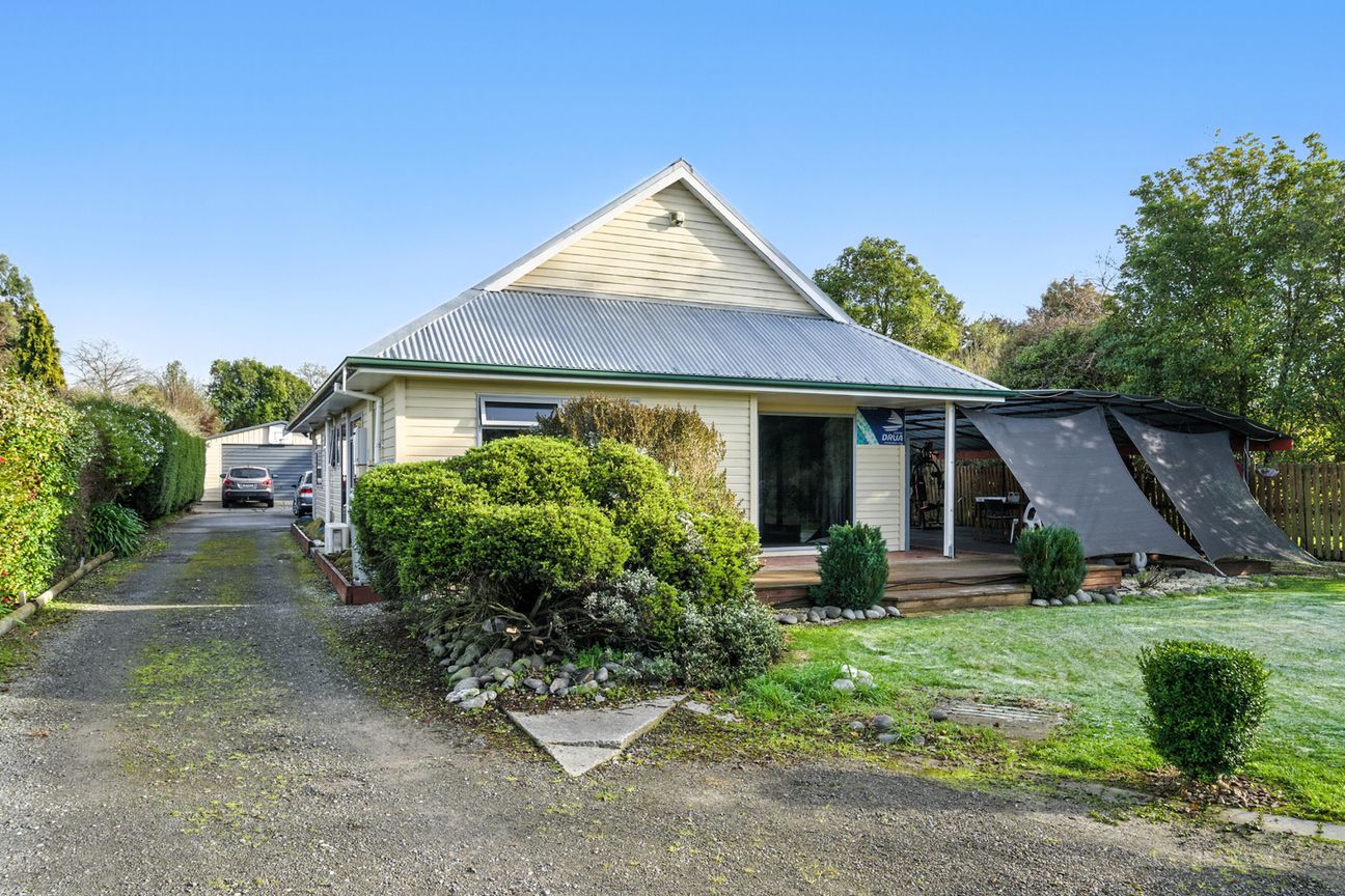 Family Living, Village Charm & Future Potential – pohled 2