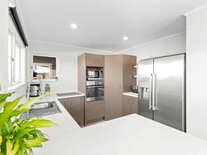 1 Battersea Place, Roslyn