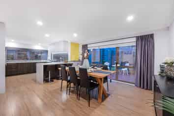 19B Eske Place, Highland Park