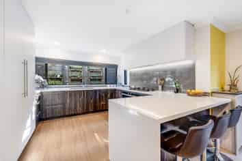 19B Eske Place, Highland Park