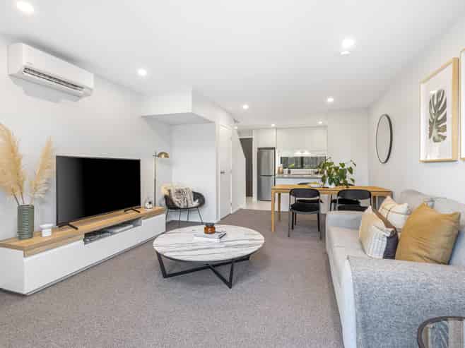 8/3 Fairdale Place, Birkdale
