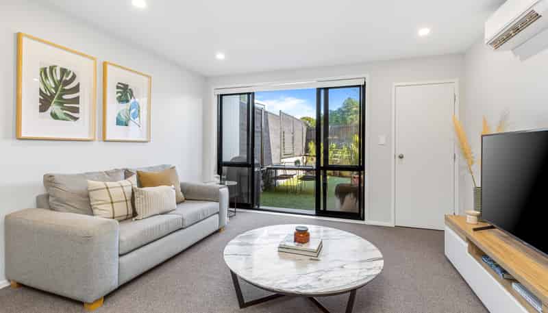 8/3 Fairdale Place, Birkdale