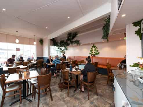 PROFITABLE CAFÉ ON A CORNER LOCATION
