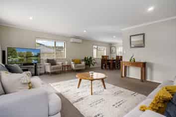 12 Bryan Gallagher Place, Welcome Bay