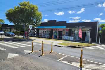 Prime Retail/Office in Growing Riverhead