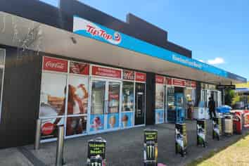 Prime Retail/Office in Growing Riverhead