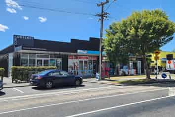 Prime Retail/Office in Growing Riverhead
