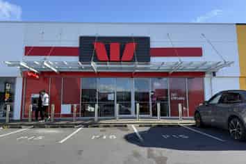 Lunn Ave Retail
