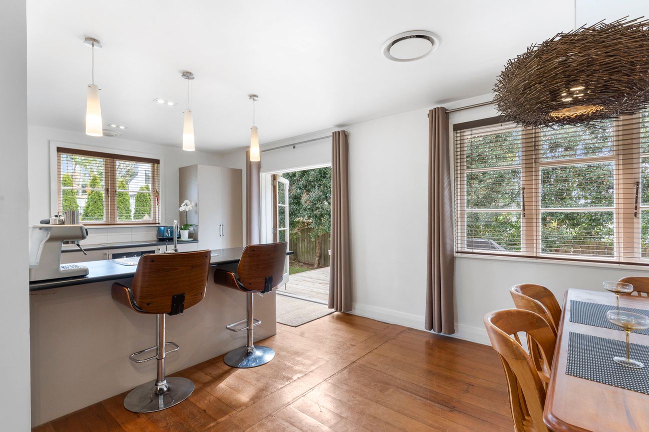 LOVELY BRICK AND TILE HOME WITH LAND - Aanzicht 6
