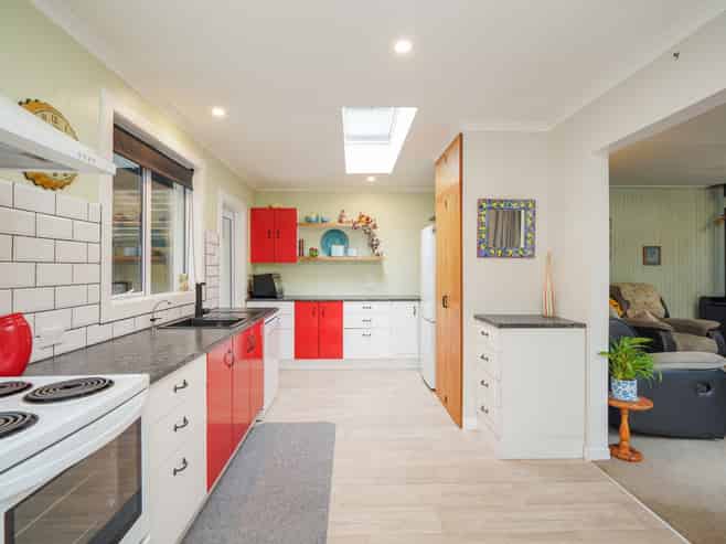 100 Marama Avenue North, Otatara