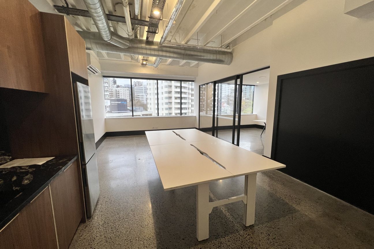 Modern Workspace - Convenient Location - Widok 5