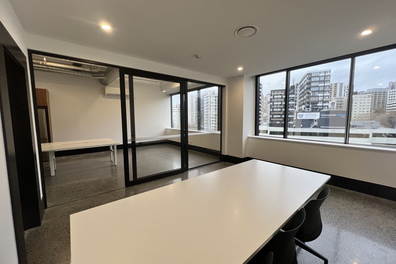 Modern Workspace - Convenient Location - Widok 4