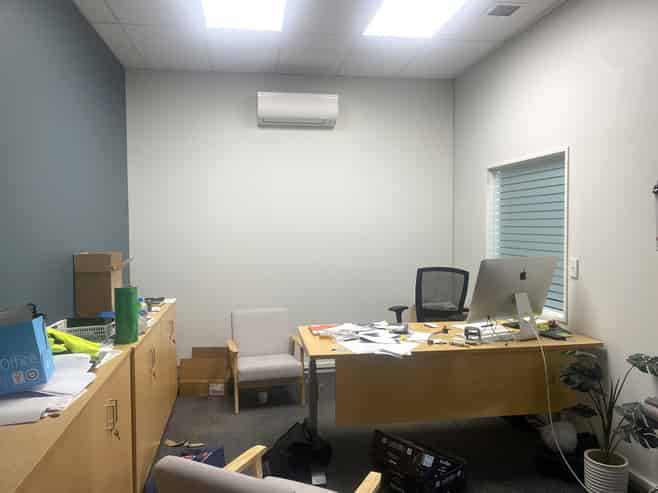Modern showroom/warehouse in premium position