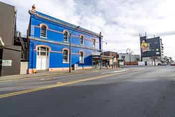Location - CBD corner!