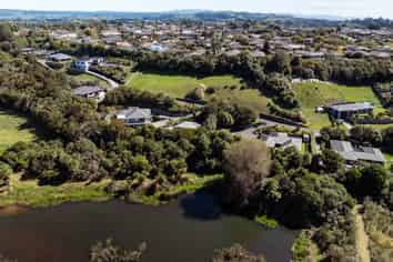 10 Southill Way, Pyes Pa